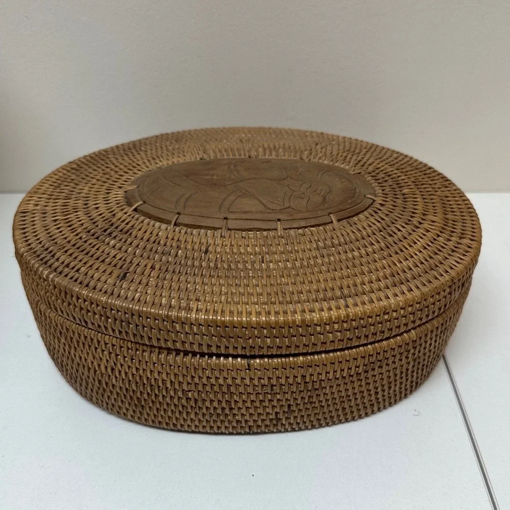 Handwoven Rattan Oval Trinket Basket Box Carved Wood Lid Figure Brown 9.5in